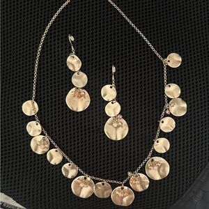 NEW HAMMERED GOLD NECKLACE AND EARRINGS SET PERFECT WITH ALL YOUR FAVORITES